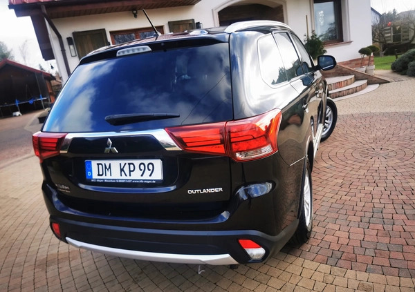 Mitsubishi Outlander cena 59900 przebieg: 138000, rok produkcji 2016 z Halinów małe 211